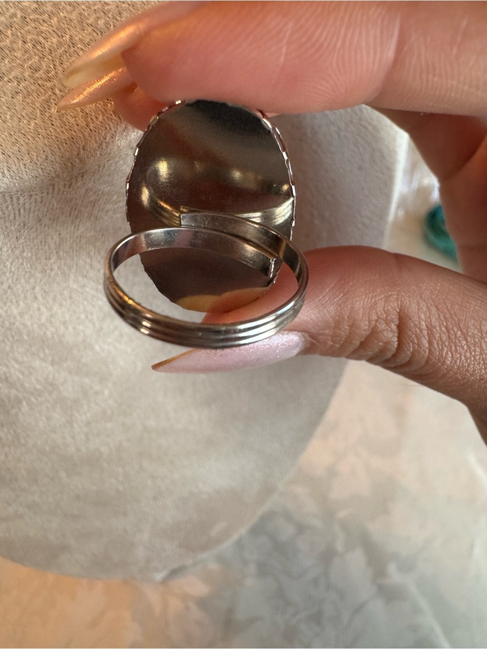 Classic Cameo Ring in Coral and Cream - Size 7-9 - Picture 6 of 8